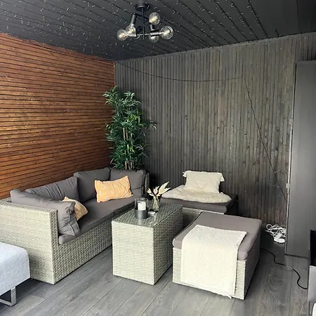 - Home, Close To Airport And The Βίλα Μπέργκεν